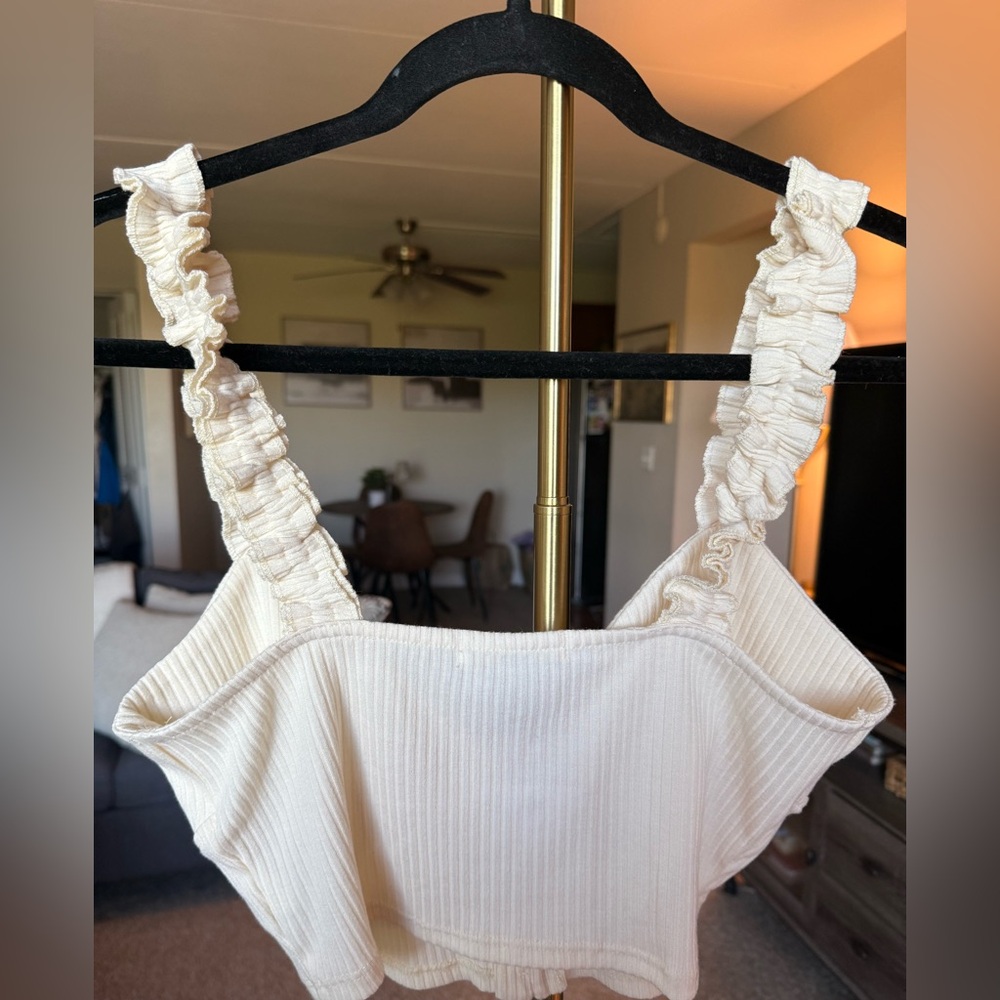 Backyard Roses Cream Ruffle Dacey Top Size Medium NWT - Picture 6 of 7